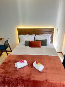 a bedroom with a bed with two towels on it at Kimia studio 2 pas de la plage au Gosier in Le Gosier