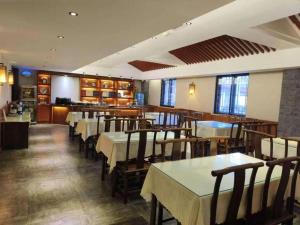 a dining room with tables and chairs in a restaurant at James Joyce Coffetel Xian Dayanta Metro Station Branch in Xi'an