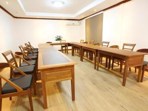 a conference room with wooden tables and chairs at Phonethip Plaza Hotel in Vientiane
