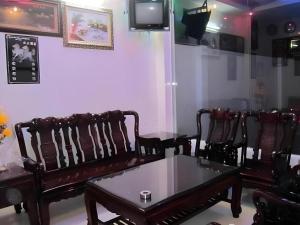a living room with chairs and a table and a tv at Trung Luong Hotel 2 in My Tho