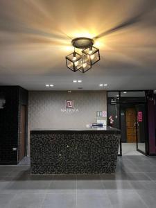チェンライにあるNangfa Mini Hotelの建物内の受付のあるロビー +120枚の写真