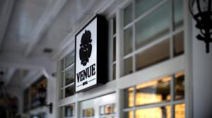 Certifikát, hodnocení, plakát nebo jiný dokument vystavený v ubytování Venue Hotel