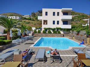 Бассейн в Emporios Bay Hotel Chios или поблизости