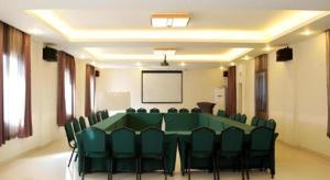 a conference room with a green table and chairs at Jinjiang Inn Xiamen Railway Station in Xiamen