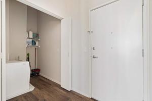 a white closet with a door in a room at CBD Apartment Pool 24-7 Gym Parking in Cincinnati +60 photos