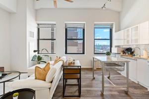 a living room with a couch and a table at CBD Apartment Pool 24-7 Gym Parking in Cincinnati