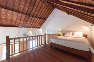 Una cama o camas en una habitación de Brisk Homestay Uluwatu RedPartner
