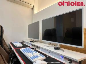 a desk with a computer monitor and a keyboard and mouse at Hotel Pacific in Suwon +8 photos