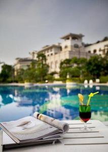 Bazén v ubytování Country Garden Phoenix Hotel Chaohu nebo v jeho okolí