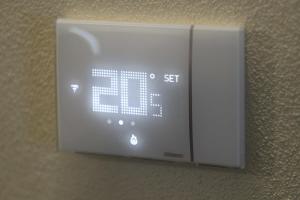 a lightswitch on a wall with an electronic sign on it at Residenza Cavour - Appartamento D in Tirano