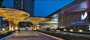 une vue d'un bâtiment avec des plafonds en forme de dôme doré dans l'établissement D'Pristine 4 bedder apartment opposite Legoland and Medini mall, à Iskandar Puteri