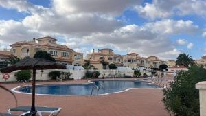 Bazén v ubytování Ares Home nebo v jeho okolí