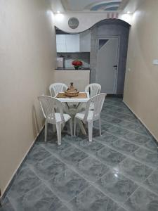 Una cocina o kitchenette en Zina résidence