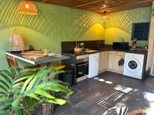 Dapur atau dapur kecil di Vien bat'karé - L'Étang Salé Les Bains