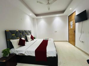 a bedroom with a large bed in a room at Hotel Seven Malviya Nagar in New Delhi