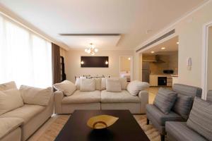 Posezení v ubytování 1BDRM at Pyramids Hills