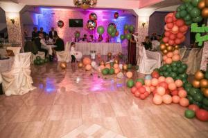 a party with balloons and a dance floor with people at El Ryo 2 in Călimăneşti +15 photos