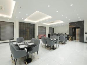 Restaurace v ubytování Hotel Grand Olive Aero Suites Near Delhi Airport