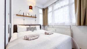 Ένα ή περισσότερα κρεβάτια σε δωμάτιο στο Sunshine City Apartment - Leipzig Zentrum - Kostenfreier Tiefgaragenstellplatz