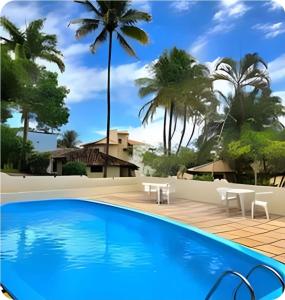 una villa con piscina e palme di Top Houses Casa Serena em Arraial d'Ajuda a Arraial d'Ajuda