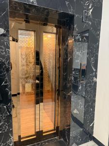 a room with a glass door in a wall at Hotel KABIR ROYAL-5 MIN WALK TO GOLDEN TEMPLE in Amritsar