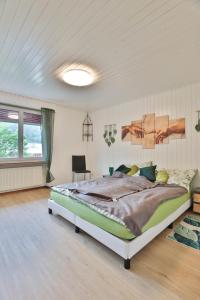 Postel nebo postele na pokoji v ubytování Wohlfühlwohnung nahe Basel und der Natur des Jura