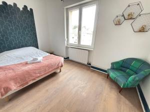 Ένα ή περισσότερα κρεβάτια σε δωμάτιο στο Appartement 7 personnes Wifi Parking