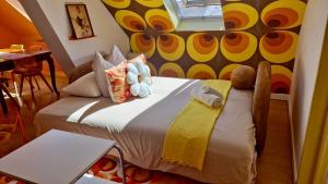 Postel nebo postele na pokoji v ubytování La Suite TWiGGY, Vintage & Trendy - hypercentre