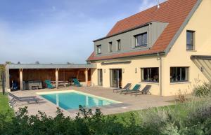 Πισίνα στο ή κοντά στο Superbe Maison Jacuzzi+Piscine au cœur des vignes