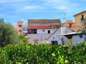 una vista de los tejados de los edificios en 'U Stazzune, en Paceco
