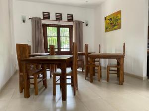 Gambar di galeri bagi Cenreeza Airport Villa di Negombo +53 gambar