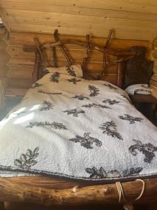 Ένα ή περισσότερα κρεβάτια σε δωμάτιο στο Думанія