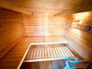 an overhead view of a wooden sauna at Wohlfühl Oase mit Sauna vor den Toren Berlins in Nauen +48 photos