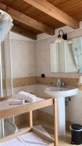 a bathroom with a sink and a mirror at Residenza La Torre Pizzighettone in Pizzighettone