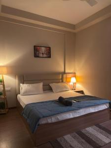 Ένα ή περισσότερα κρεβάτια σε δωμάτιο στο Visitor Stop