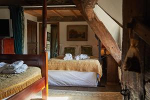 Gallery image of Village Centre Traditional Farm Manor House w Hot Tub in Cheltenham