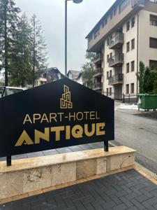 Το κτήριο όπου στεγάζεται  το διαμέρισμα