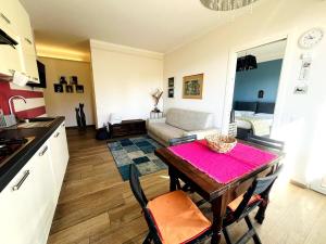 O bucătărie sau chicinetă la Suite Bussana - Sanremo