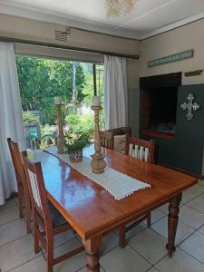 TV a/nebo společenská místnost v ubytování Stonehenge Cottage