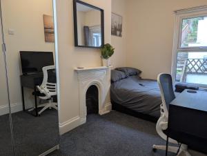 Μια τηλεόραση ή/και κέντρο ψυχαγωγίας στο CosyRooms Central Bristol