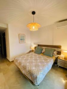 Una cama o camas en una habitación de Apartement Casares Costa 15 fotos más