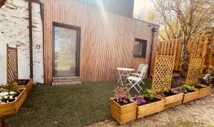 a patio with a table and chairs and some plants at Chambre privée avec SDB et WC in Mozé-sur-Louet