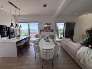 Η κουζίνα ή μικρή κουζίνα στο Lux Penthouse Paradise