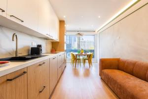 Nhà bếp/bếp nhỏ tại Grand 5 Chambres Paris La Defense