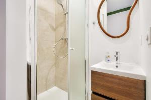 Phòng tắm tại Grand 5 Chambres Paris La Defense +68 ảnh