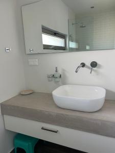 Ένα μπάνιο στο Villa Chryso