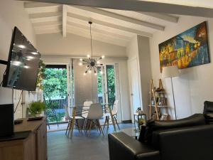 TV a/nebo společenská místnost v ubytování Casa Florez