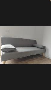 a gray couch with two pillows on top of it at Apartamento Casa Olalla I in La Rambla