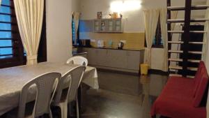 Kuchyň nebo kuchyňský kout v ubytování Moonlight Meadows