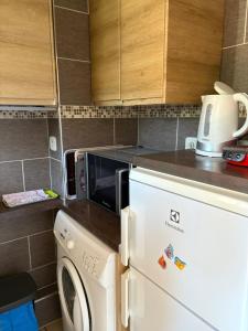 Kuchyň nebo kuchyňský kout v ubytování Mer Soleil Pinede + 15 fotografií